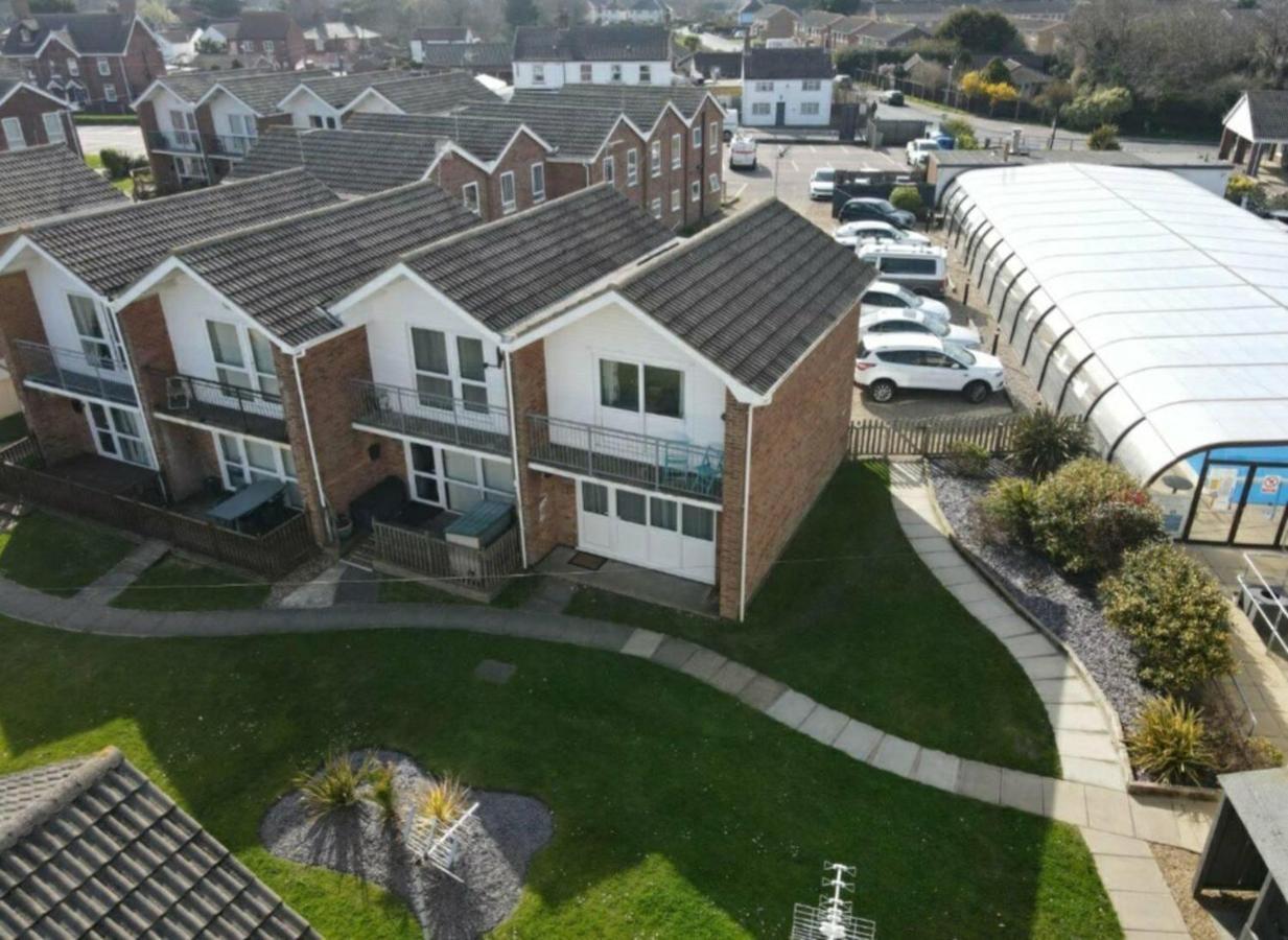 Villa Sea View 3-Bed Heated Pool Eat Bar Kids Park Lowestoft Exterior photo