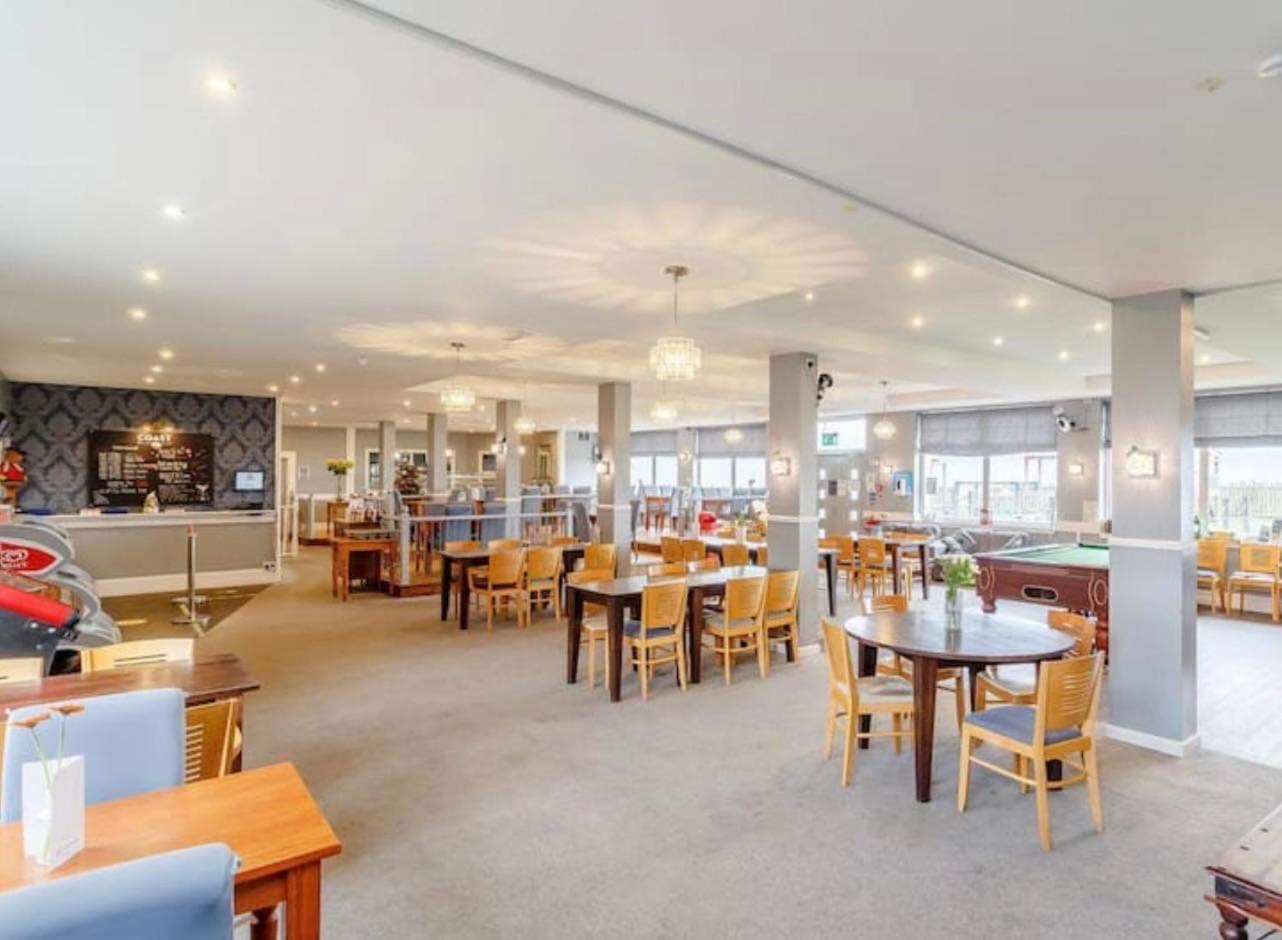 Villa Sea View 3-Bed Heated Pool Eat Bar Kids Park Lowestoft Exterior photo