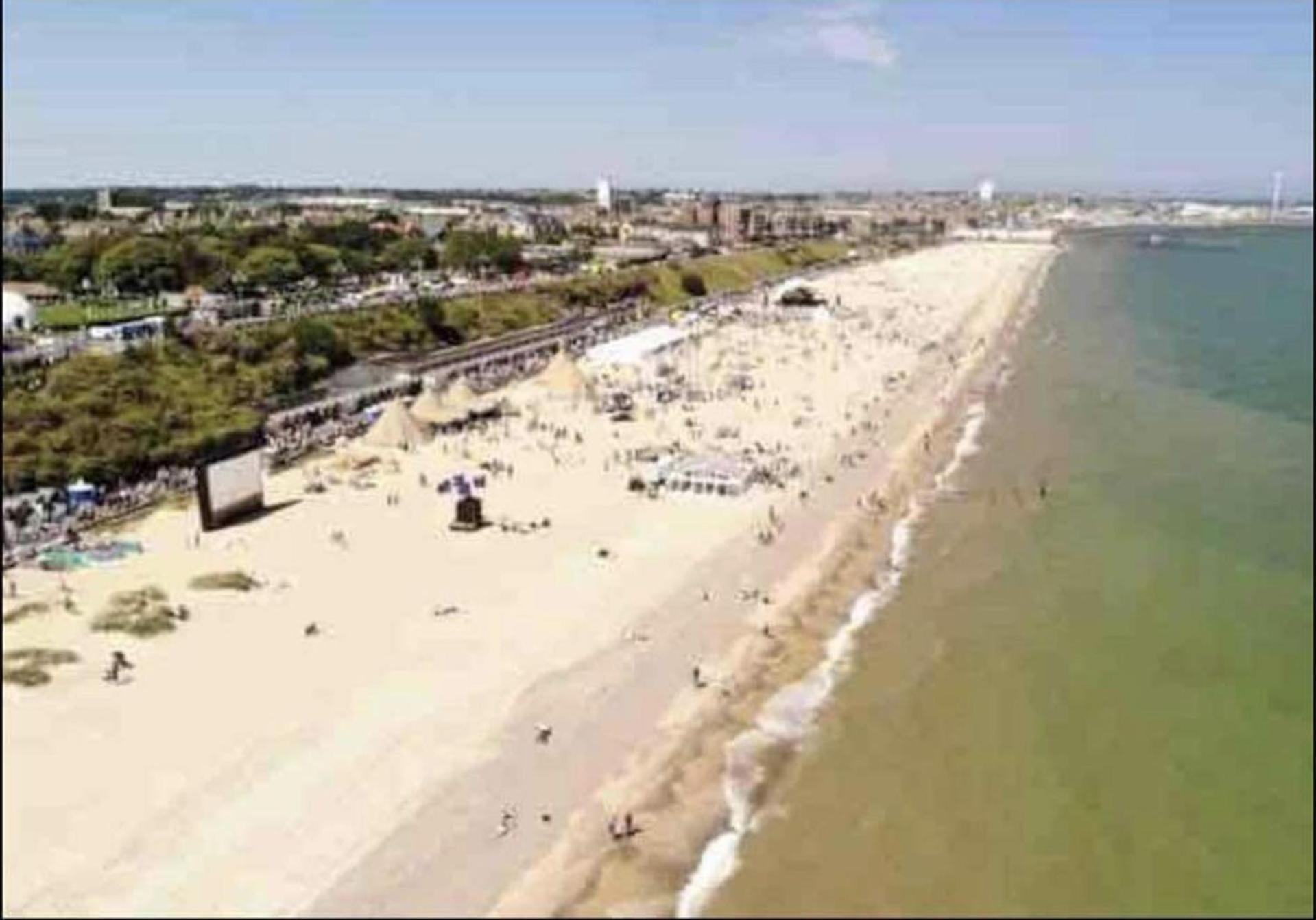 Villa Sea View 3-Bed Heated Pool Eat Bar Kids Park Lowestoft Exterior photo