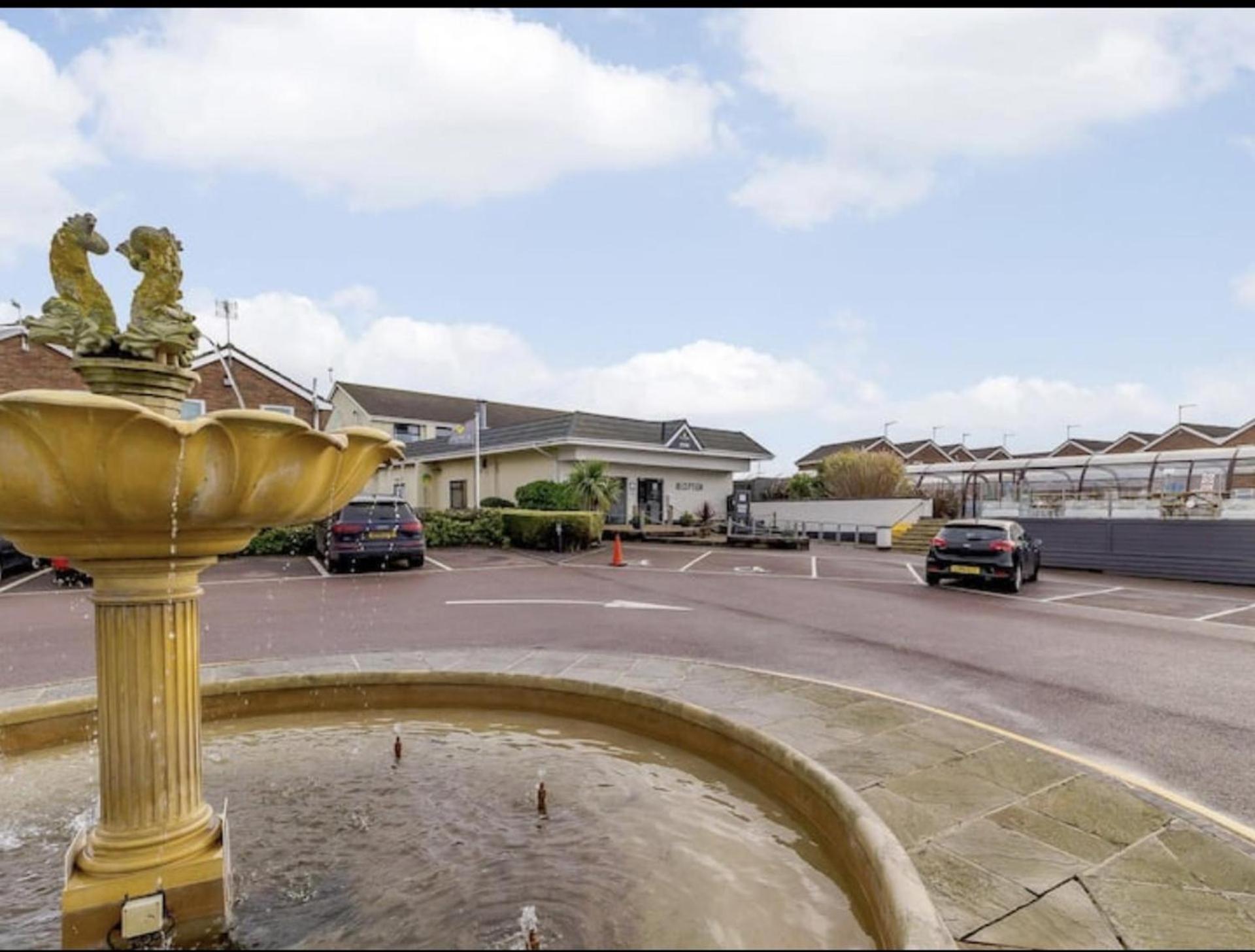 Villa Sea View 3-Bed Heated Pool Eat Bar Kids Park Lowestoft Exterior photo