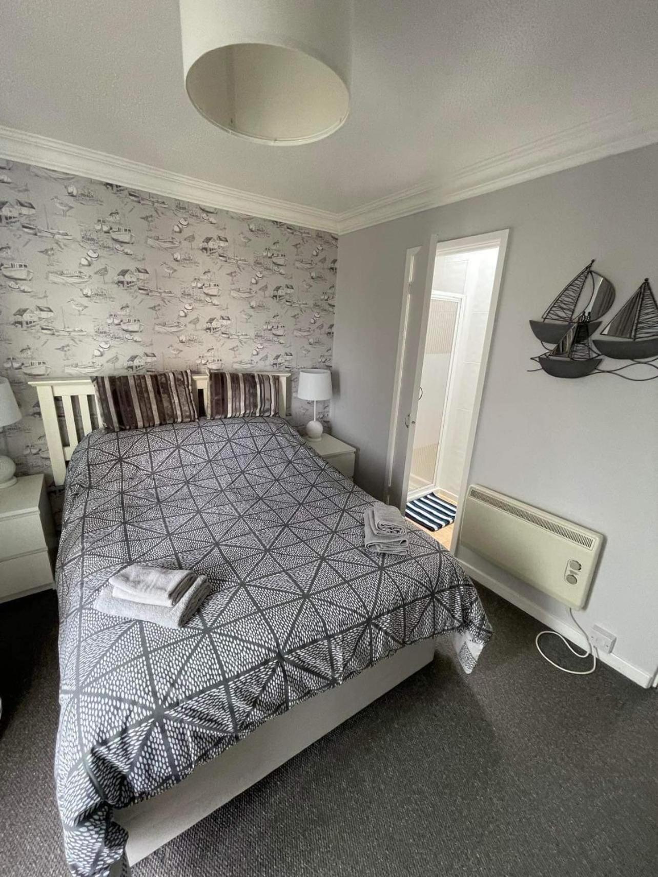 Villa Sea View 3-Bed Heated Pool Eat Bar Kids Park Lowestoft Exterior photo